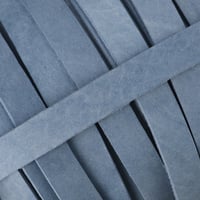 Lanière en cuir graissé Pastel Bleu de 10 mm (cuir Pull-Up) par mètre