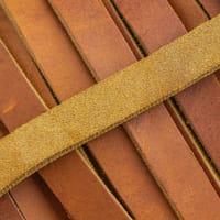 Lanière en cuir graissé Cognac Marron de 10 mm (cuir Pull-Up) par mètre