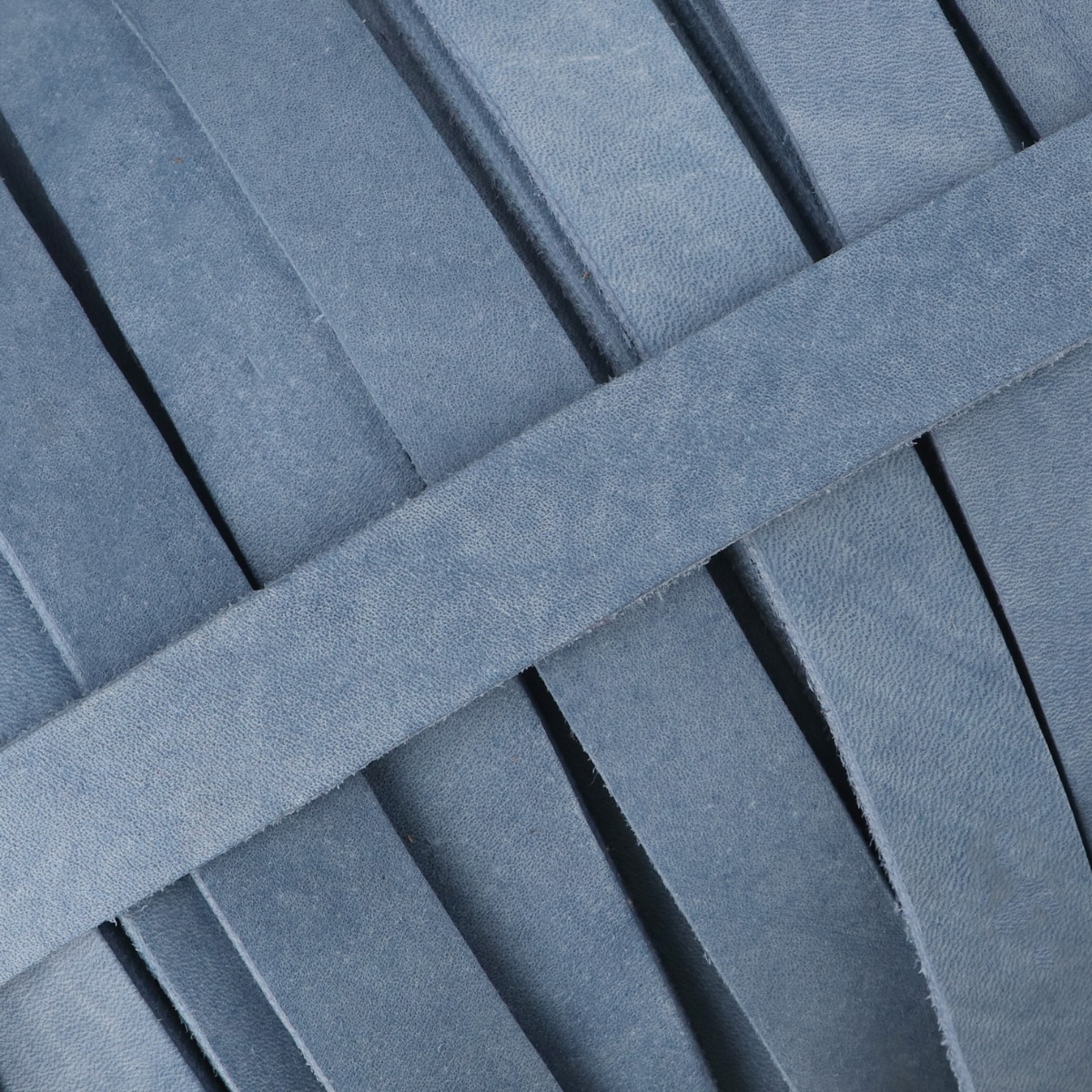 Pastel Blue 10 mm Greased Leather Band (PullUp Leather) per meter